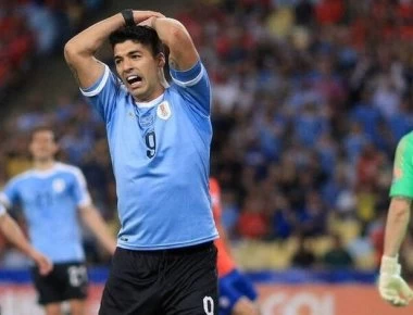 Η γκάφα της χρονιάς - Ο Σουάρες ζήτησε πέναλτι σε χέρι… τερματοφύλακα (βίντεο)